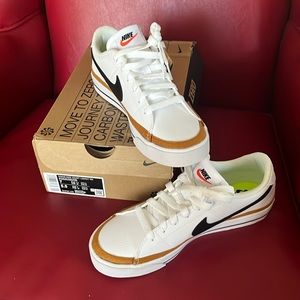 Size 7 WMNS Nike Court Legacy NN